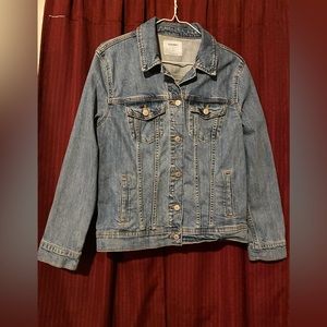 Old navy light blue jean jacket. Size large.